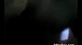 Vidéo de sexe indien mettant en vedette une infirmière MILF se déshabillant et faisant une pipe 3 minute 10 sec