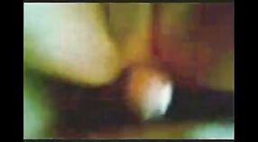 Vidéos de sexe indien mettant en vedette une première fois baisée par une servante coquine 2 minute 50 sec