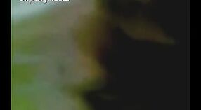 Une femme de ménage indienne se fait baiser par un agent de sécurité dans une vidéo amateur 0 minute 50 sec
