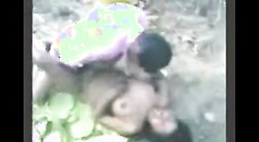 Video di sesso indiano con una ragazza tamil in un ambiente all'aperto 1 min 00 sec