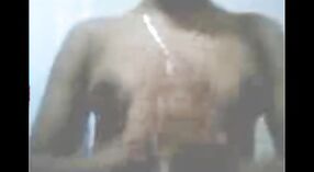 দেশি দাসী অপেশাদার অশ্লীল ভিডিওতে তার মাস্টার্স ডিকের সাথে খেলতে উপভোগ করেন 3 মিন 20 সেকেন্ড