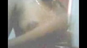 हौशी अश्लील व्हिडिओमध्ये तिच्या मास्टरच्या डिकबरोबर खेळण्याचा आनंद देसी दासी आहे 4 मिन 20 सेकंद
