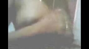 हौशी अश्लील व्हिडिओमध्ये तिच्या मास्टरच्या डिकबरोबर खेळण्याचा आनंद देसी दासी आहे 4 मिन 40 सेकंद
