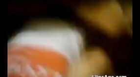 Desi Bhabhi ' s vriend wordt ontploft in Amateur porno Video 2 min 20 sec