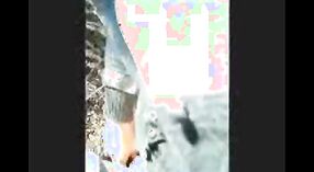 デジカレッジガールは、このアマチュアビデオで恋人に屋外フェラチオを与えます 0 分 0 秒