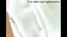 Vidéo de sexe indien mettant en vedette une fille Desi se fait baiser en plein air par son voisin 2 minute 50 sec