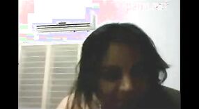 Дези девушка Сарита впервые показывает свои активы на камеру 3 минута 00 сек