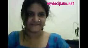 Desi girl Nadia's extremely hot cam3 show 1 min 40 sec
