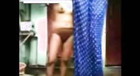 Gadis desi di pemandian Rajasthani menjadi keriting dalam video MMS panas 2 min 30 sec