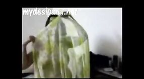 Sharees erstes Mal mit einem vollbusigen indischen babe 3 min 40 s