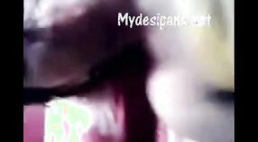 Video seks India yang menampilkan Samprikta, seorang gadis telegu yang memperlihatkan asetnya di kamera 5 min 20 sec
