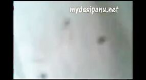 パンジャブ語のバビをフィーチャーしたインドのセックスビデオは2人の男に犯されます 6 分 20 秒