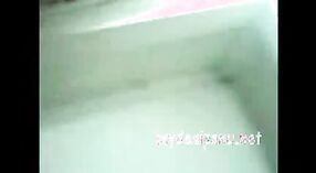 ಕೋಲ್ಕತ್ತಾದಲ್ಲಿ ರೊಸೊಗೊಲ್ಲಾ ರೂಪಾಲಿ ಅಭಿನಯದ ಭಾರತೀಯ ಅಶ್ಲೀಲ ಚಿತ್ರ 0 ನಿಮಿಷ 40 ಸೆಕೆಂಡು