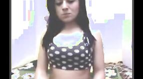 Desi modelo menina mostra suas habilidades na cam em vídeo Amador 0 minuto 30 SEC