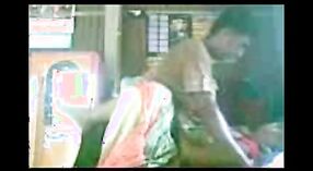Video de sexo indio amateur con un bhabi de la aldea del sur y su primo 1 mín. 40 sec