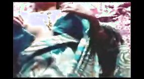 Дези милфа Мадвари Бхаби в совершенно новом MMS видео 1 минута 00 сек