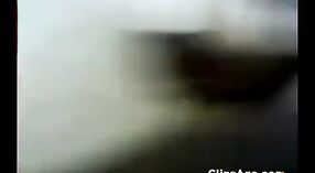 Vidéo amateur indienne d'une pute tamoule chaude se faisant capturer sa silhouette nue complète et faite pour pratiquer le sexe oral 2 minute 20 sec