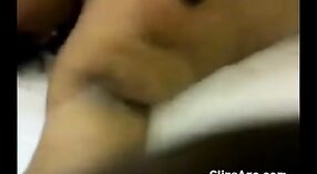 Video nghiệp dư ấn độ của một con điếm tamil nóng bỏng nhận được hình ảnh khỏa thân đầy đủ của cô bị bắt và thực hiện để thực hiện quan hệ tình dục bằng miệng 2 tối thiểu 30 sn