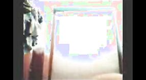 Scène de bain d'auto-tournage d'une étudiante Desi dans une vidéo MMS 2 minute 20 sec
