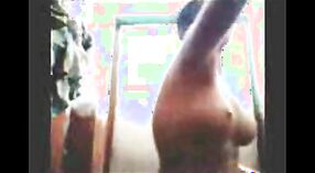 Scène de bain d'auto-tournage d'une étudiante Desi dans une vidéo MMS 3 minute 00 sec