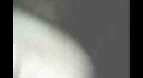 దేశీ గర్ల్ రాగిని ఈ te త్సాహిక పోర్న్ వీడియోలో తన క్లయింట్‌కు హాట్ ఎంఎంఎస్ ఇస్తుంది 3 మిన్ 50 సెకను