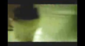 হোটেল রুমে দেশি মেয়েরা: একটি এমএমএস সেক্স দৃশ্য 1 মিন 40 সেকেন্ড