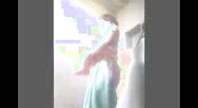 Gadis desi dalam adegan mandi air panas ditangkap dari devar 0 min 40 sec
