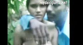Video seks India yang menampilkan seorang gadis desi dalam suasana luar ruangan 2 min 00 sec