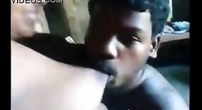 Vidéo de sexe indienne amateur mettant en vedette une BBW mature exposée par son amant 2 minute 50 sec