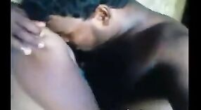 Video de sexo indio amateur con una BBW madura expuesta por su amante 3 mín. 20 sec