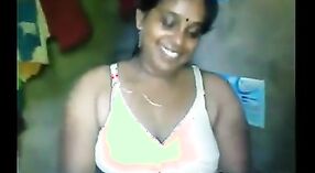 Amateur Indiase seks video featuring een volwassen BBW exposed door haar lover 4 min 20 sec