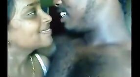 Amateur Indiase seks video featuring een volwassen BBW exposed door haar lover 4 min 50 sec