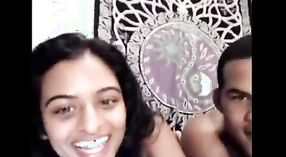 Desi-Mädchen aus Chennai werden mit großem Schwanz ungezogen 4 min 00 s