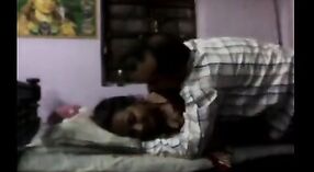 Vidéos amateurs de Desi Bhabhi: Scandale de Fuite à Chaud 0 minute 0 sec