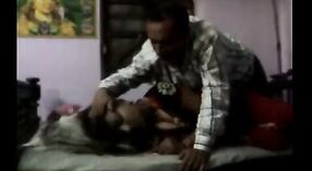 Amatör Desi Bhabhi'nin Ev Videoları: Sıcak Sızan Skandal 3 dakika 00 saniyelik
