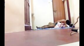 Desi Maid在业余视频中被她的房主操纵 0 敏 40 sec