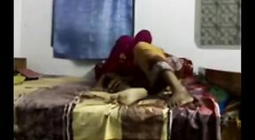 Video porno indio con una mujer madura follada por el dueño 2 mín. 10 sec