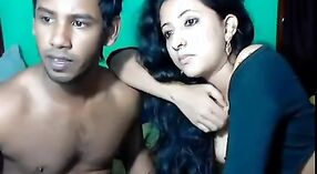 Chicas Desi en el dormitorio de la universidad tienen una sesión de sexo con cámara humeante 0 mín. 0 sec