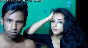Chicas Desi en el dormitorio de la universidad tienen una sesión de sexo con cámara humeante 11 mín. 00 sec