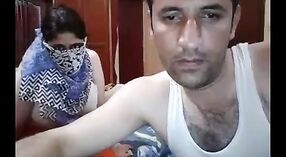 Indisches Sexvideo mit einem Chat-Cam-Paar, das sich mit Online-Sex beschäftigt 7 min 20 s