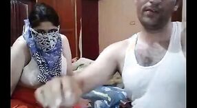 Video de sexo indio con una pareja de cámaras de chat que practican sexo en línea 9 mín. 40 sec