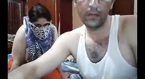 Video seks India yang menampilkan pasangan kamera obrolan yang terlibat dalam seks online 12 min 00 sec