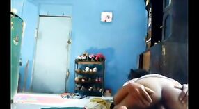 Vidéo de sexe indien mettant en vedette un voisin coquin qui baise une fille dans le village 1 minute 20 sec