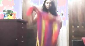 印度性爱视频中有自然曲线的Desi女孩 16 敏 40 sec