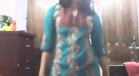 Desi girl with natural curves in Indian sex video 2 min 40 sec