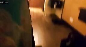 Amateur Desi escort strips naakt in hotel kamer 2 min 00 sec