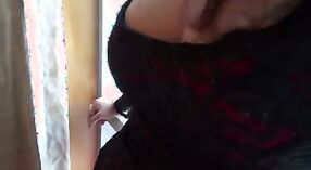অপেশাদার স্বর্ণকেশী তার মোটা boobs শক্ত চাপা পায় 1 মিন 30 সেকেন্ড