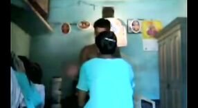 Индийское секс-видео с участием молодой девушки из соседнего дома 3 минута 20 сек