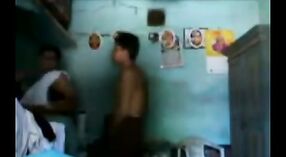 Индийское секс-видео с участием молодой девушки из соседнего дома 5 минута 20 сек