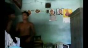 Индийское секс-видео с участием молодой девушки из соседнего дома 6 минута 20 сек